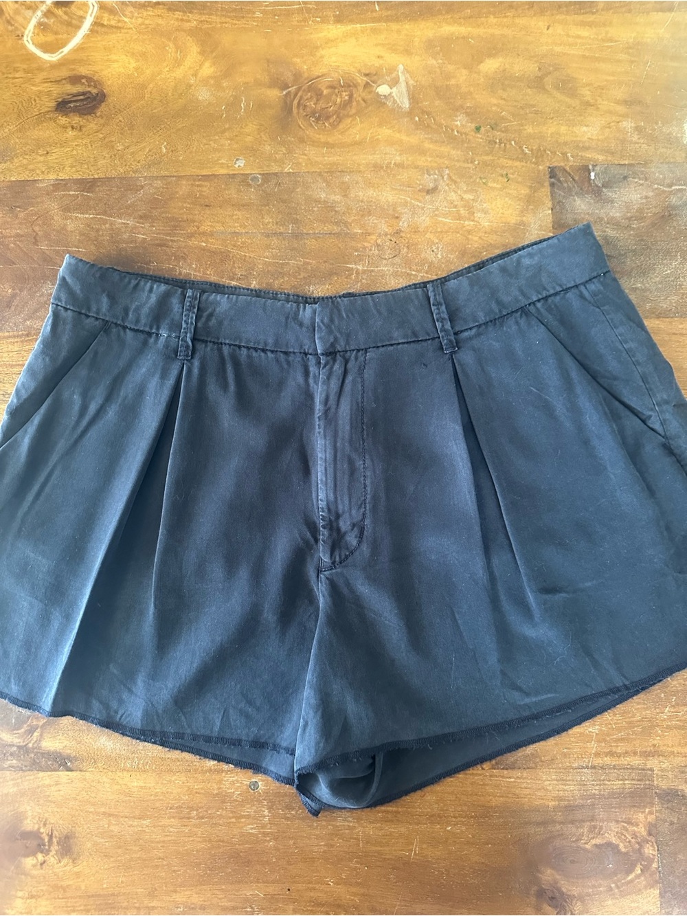 American Eagle Washed Black Pleated High-Waist Trouser Shorts Lyocell size 14